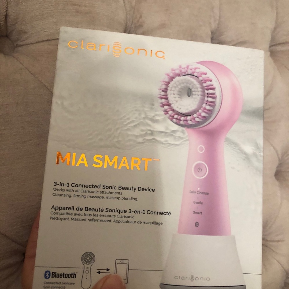 Clarisonic Mia Smart 3 in 1 Bluetooth device